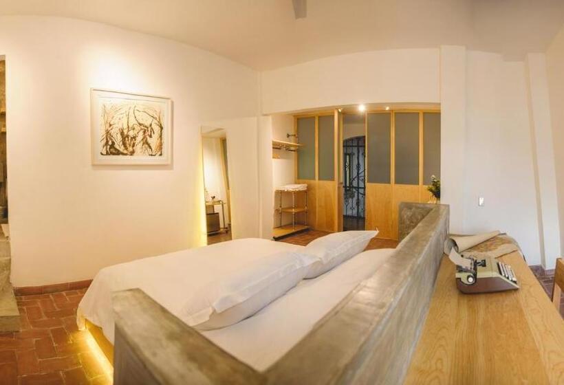 Люкс с Балконом, Agrado Guest House
