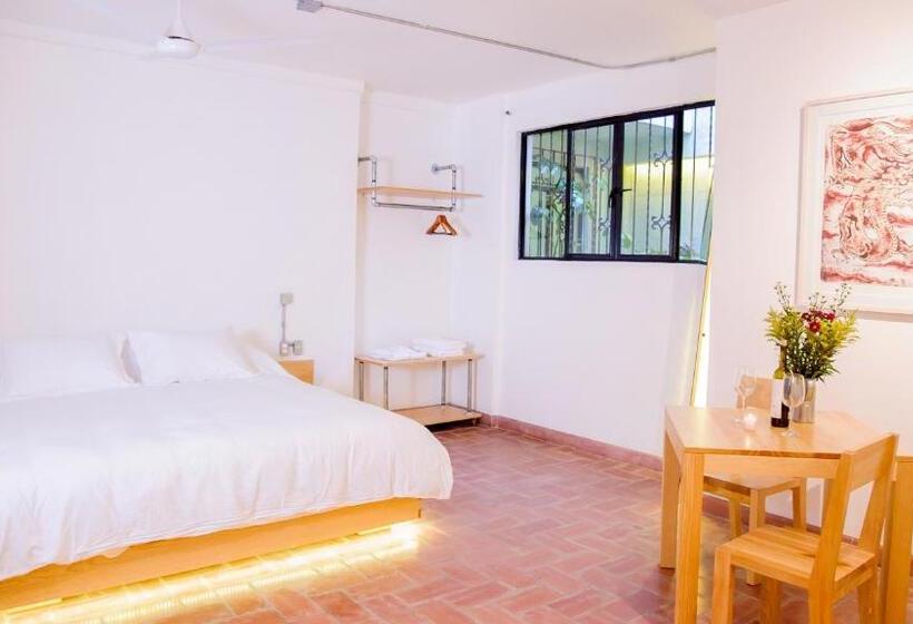 Люкс, Agrado Guest House