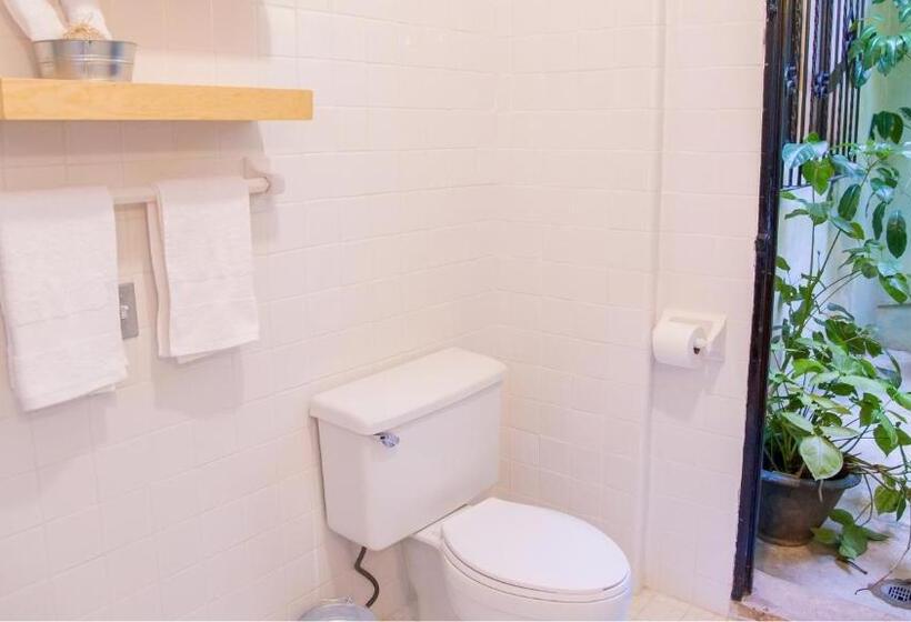 Люкс, Agrado Guest House