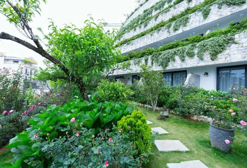 اتاق کلاسیک با چشم‌انداز باغ, Silk Path Grand Sapa Resort & Spa