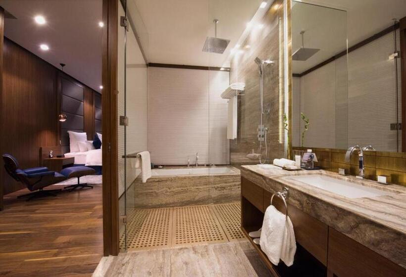 سوییت جونیور کلاب, Wyndham Grand Manama