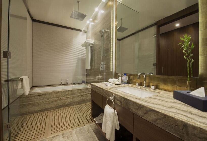 جناح جونيور لذوى الاحتياجات الخاصة, Wyndham Grand Manama