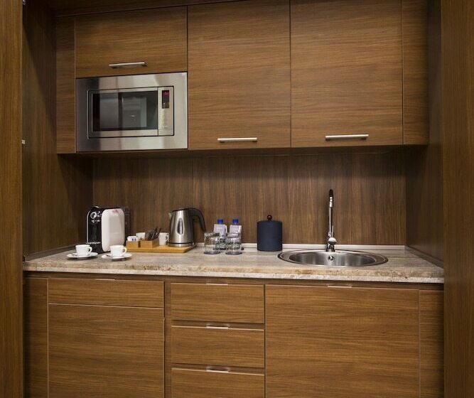 جناح جونيور لذوى الاحتياجات الخاصة, Wyndham Grand Manama