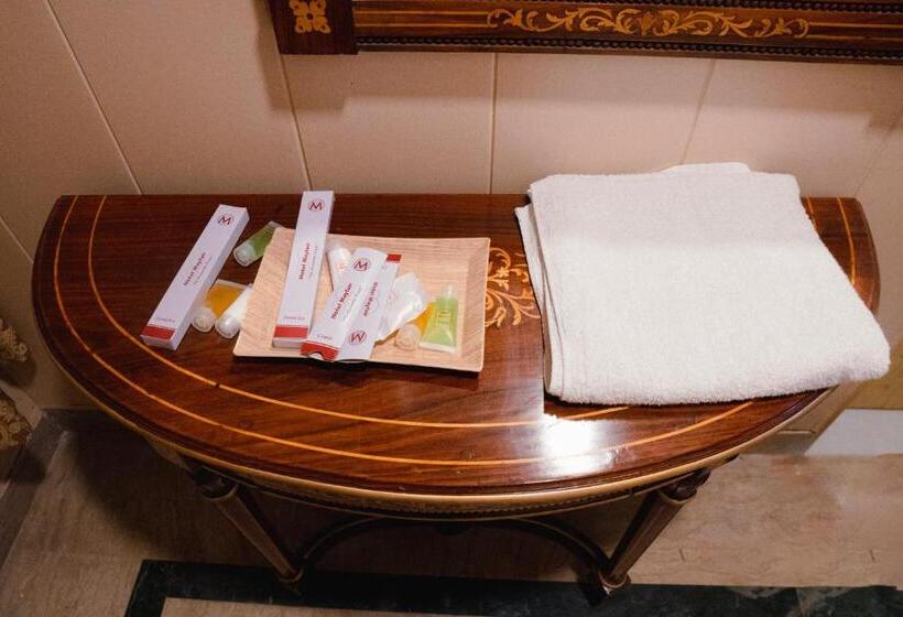 اتاق سوپریور, Mayfair