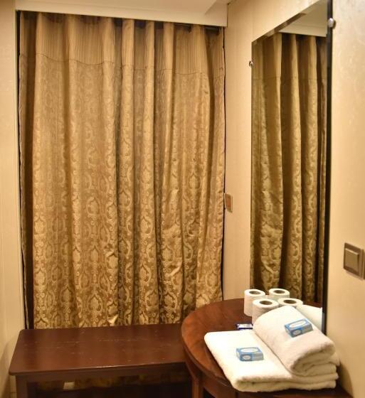 اتاق سوپریور, Mayfair