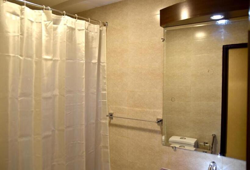 اتاق سوپریور, Mayfair