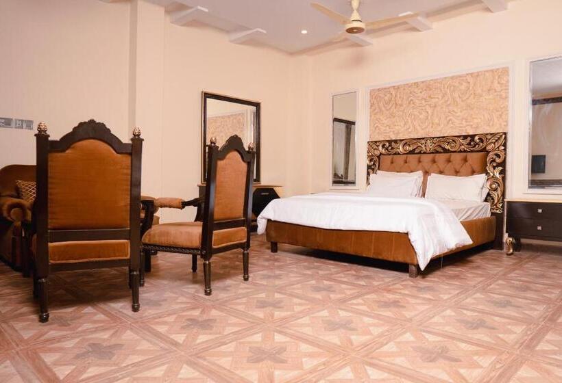 Economy Triple Room, Mayfair