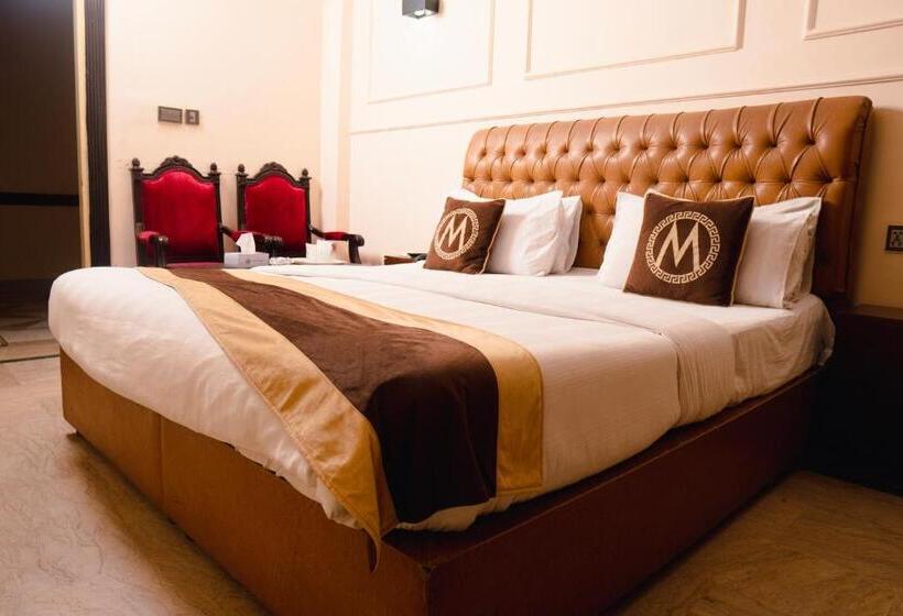 Economy Triple Room, Mayfair