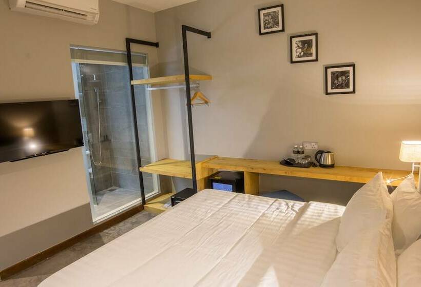 חדר דחוקס עם מיטת קינג, Redpine Boutique