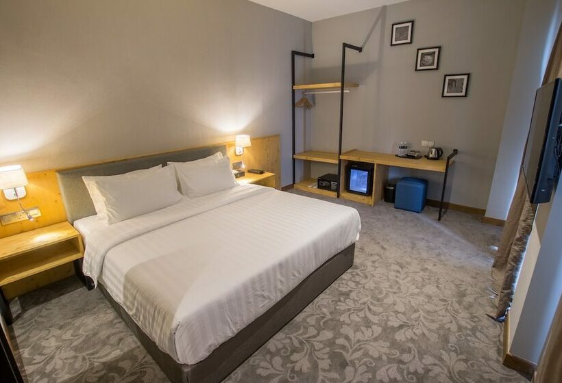 חדר דחוקס עם מיטת קינג, Redpine Boutique