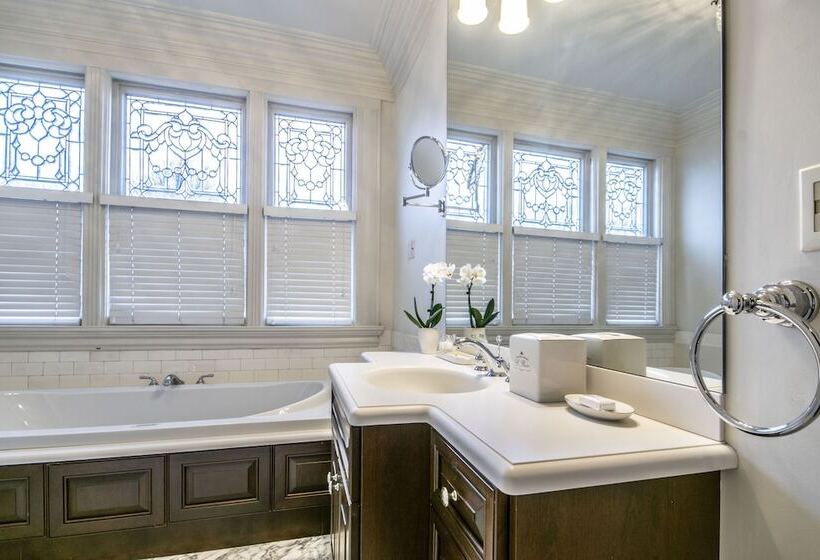 Люкс Повышенной Комфортности, Ryan Mansion