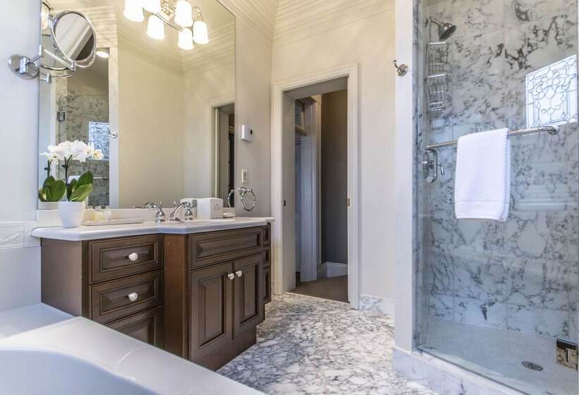 Люкс Повышенной Комфортности, Ryan Mansion