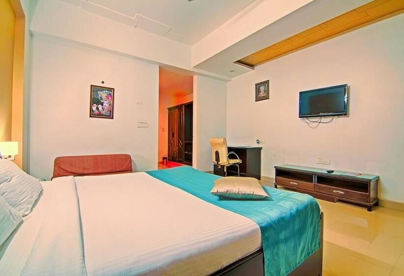 غرفة تنفيذية, Shanti Seva Dham   A Religious Stay At Priyakant Ju Temple Vrindavan