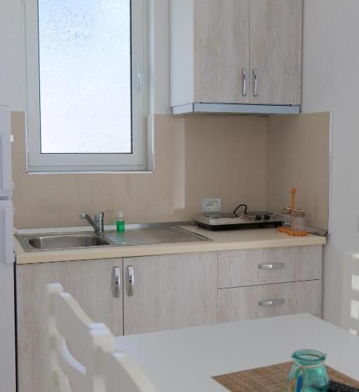 庭の見えるスタンダードトリプルルーム, Shark