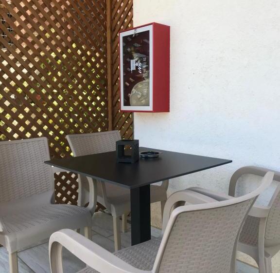 バルコニー付きスタンダードトリプルルーム, Shark