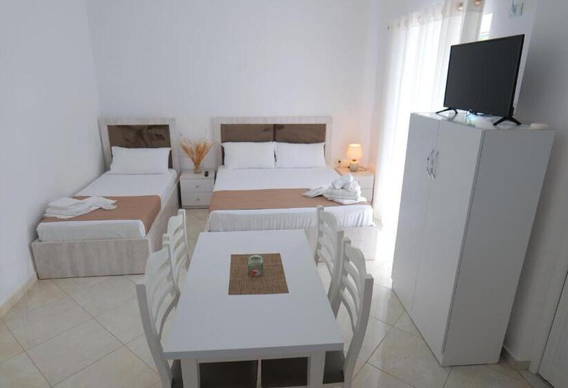 バルコニー付きスタンダードトリプルルーム, Shark