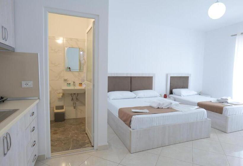 バルコニー付きスタンダードトリプルルーム, Shark