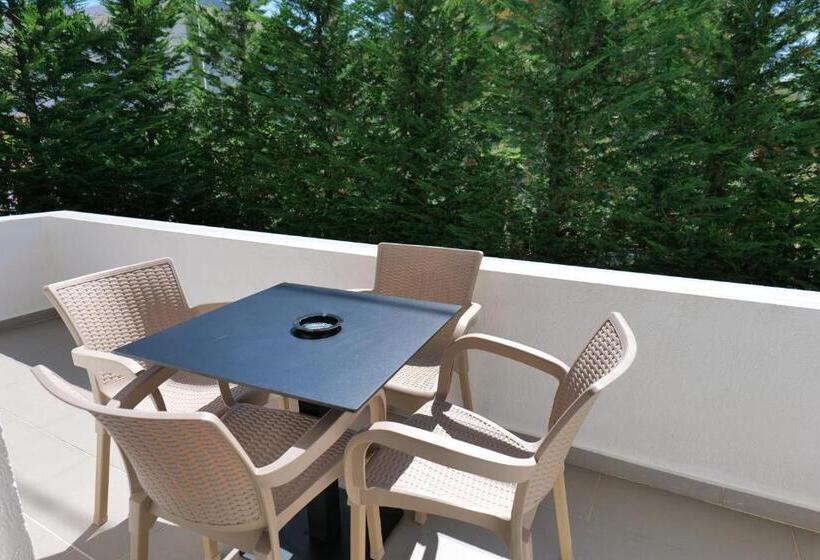 バルコニー付スタンダード4ベッドルーム, Shark