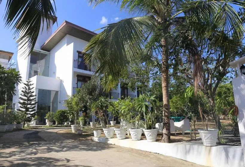 اتاق سه نفره دلوکس با چشم‌انداز دریا, Amanda Beach Resort