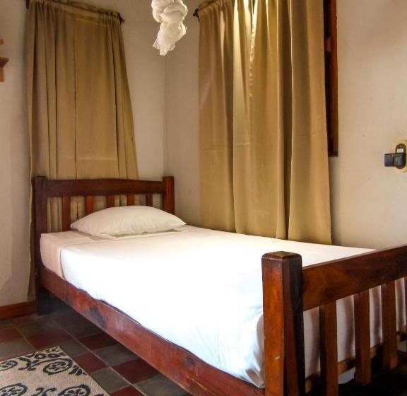 اتاق سه نفره دلوکس با چشمانداز دریا, Restaurante Spa La Barca De Oro