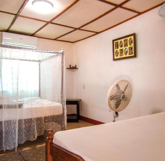 اتاق کلاسیک سه تخته, Restaurante Spa La Barca De Oro