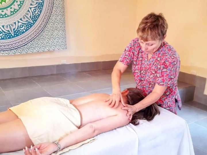 بانگلوی استاندارد, Restaurante Spa La Barca De Oro