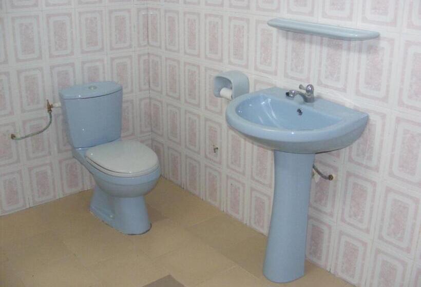 اتاق استاندارد سه نفره, Safari Cotonou