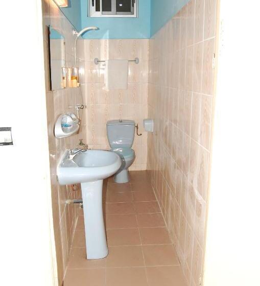 اتاق استاندارد سه نفره, Safari Cotonou
