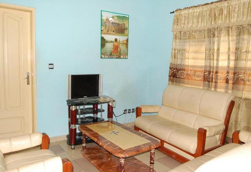 اتاق استاندارد سه نفره, Safari Cotonou