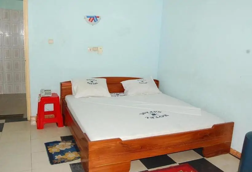 اتاق استاندارد سه نفره, Safari Cotonou
