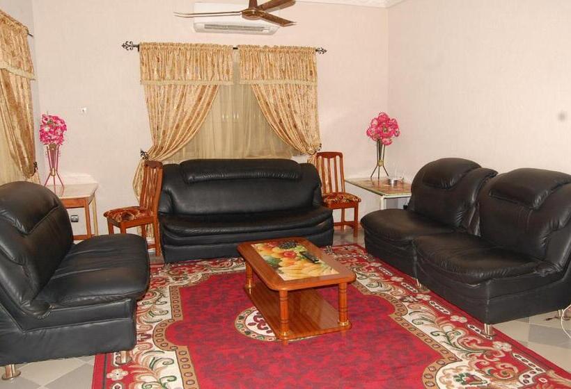 اتاق استاندارد سه نفره, Safari Cotonou