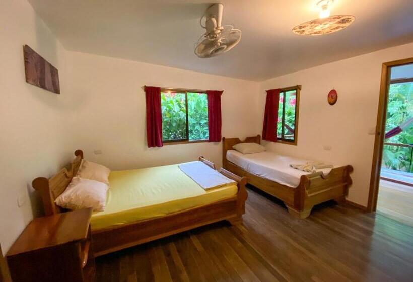 标准间带阳台, La Ruka Hostel