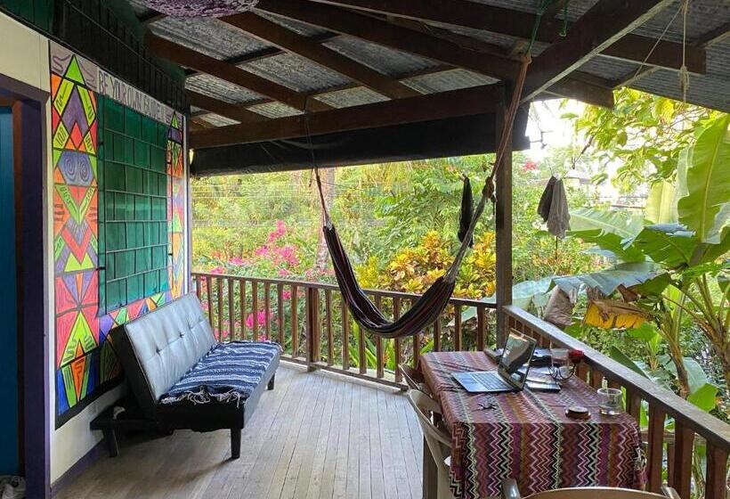 带共用浴室的标准房间, La Ruka Hostel