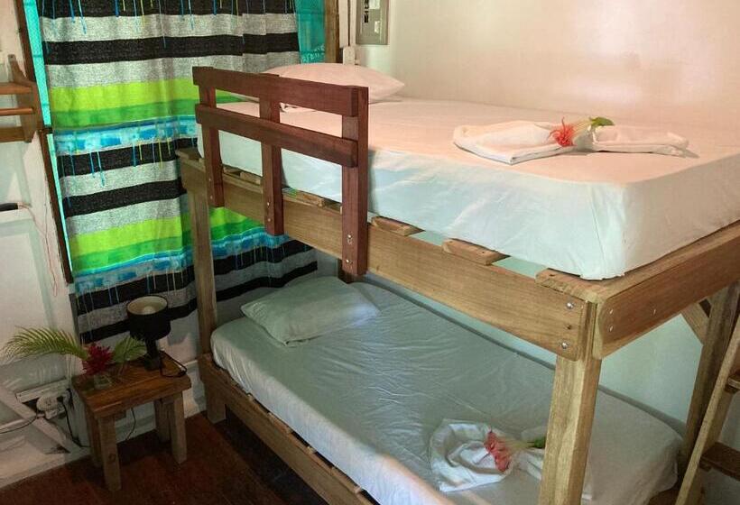 带共用浴室的标准房间, La Ruka Hostel