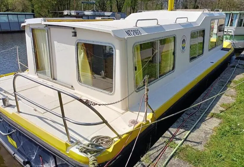 Perhestudio, Ille Flottante, Maison éclusière Et Hébergements Insolites Sur Le Canal