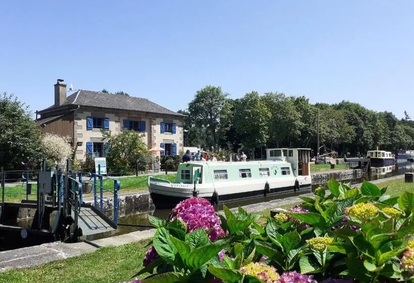 Talo 3 Makuuhuonetta, Ille Flottante, Maison éclusière Et Hébergements Insolites Sur Le Canal