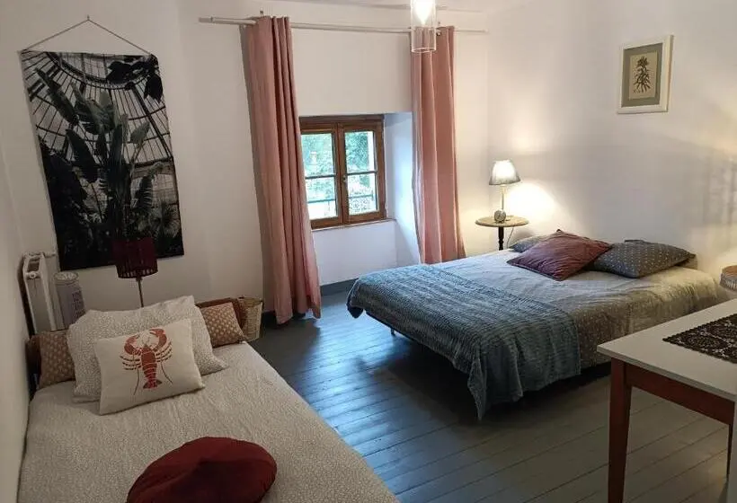 Talo 3 Makuuhuonetta, Ille Flottante, Maison éclusière Et Hébergements Insolites Sur Le Canal