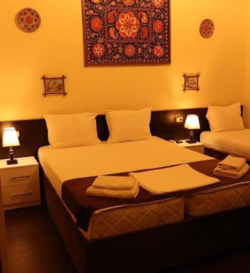 اتاق خانوادگی, Al Bukhari Boutique