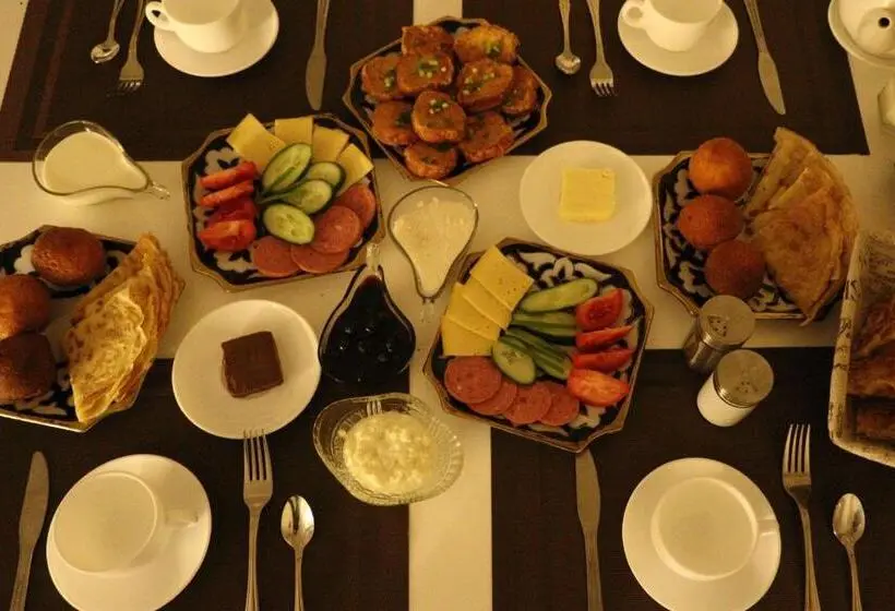 اتاق خانوادگی, Al Bukhari Boutique