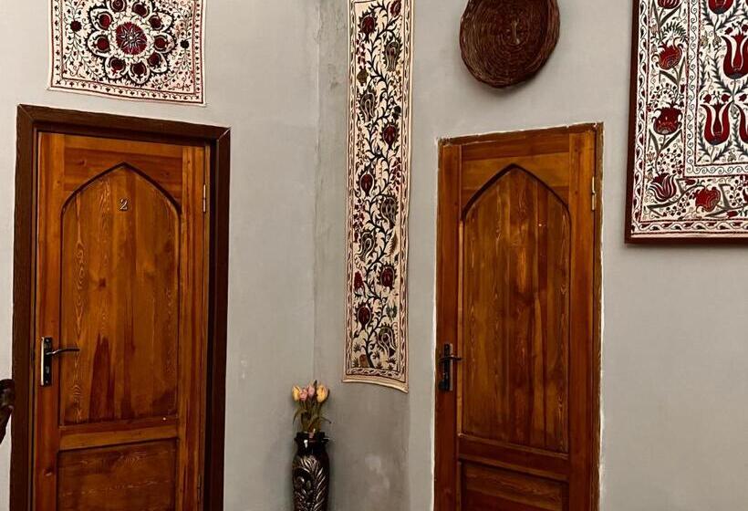 اتاق راحتی سه تخته, Al Bukhari Boutique