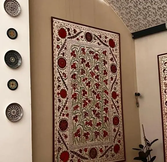 اتاق راحتی سه تخته, Al Bukhari Boutique