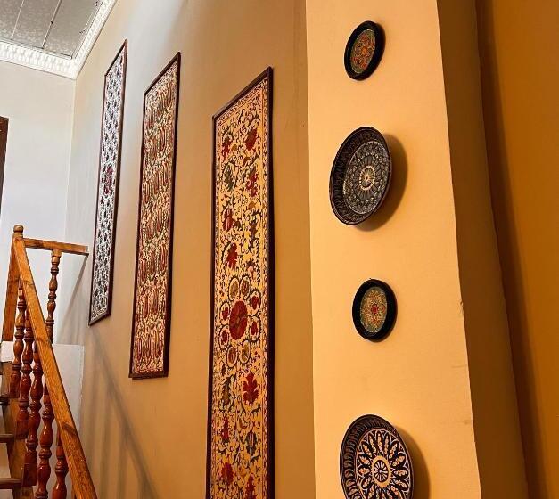 اتاق اکونومی, Al Bukhari Boutique