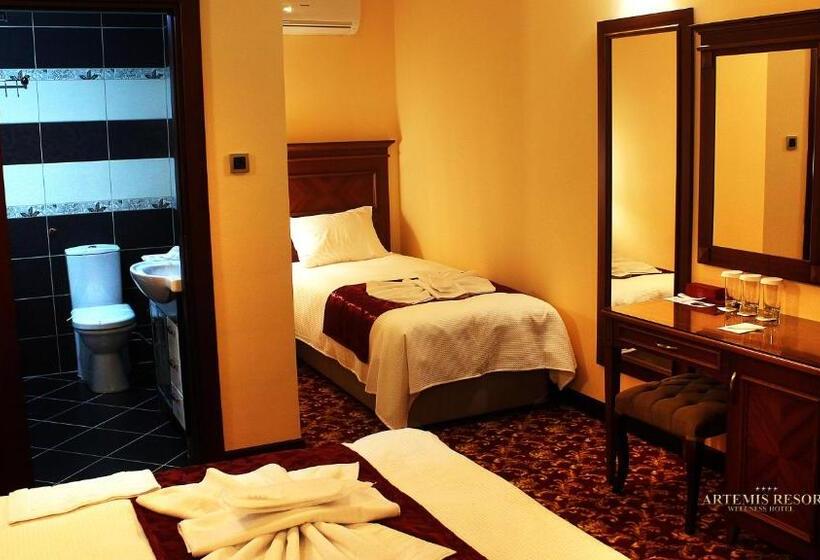 חדר דלוקס לשלושה, Artemis Resort Wellness