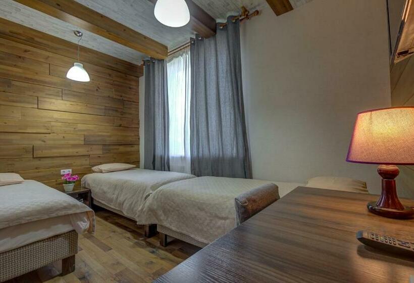 اتاق استاندارد سه نفره, Hillside Karakol B&b