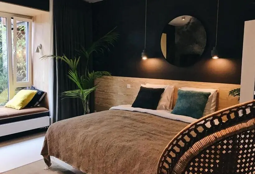 اتاق استاندارد سه تخته با چشمانداز باغ, Latroupe Jardin Secret