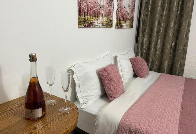 标准间带山景, Omer