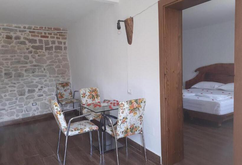 标准三人间, Omer