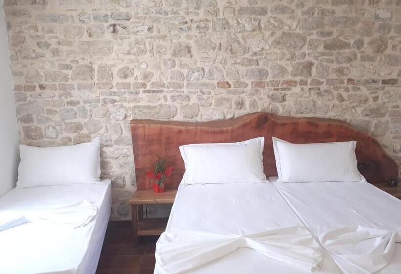 标准三人间, Omer