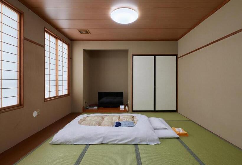 Quarto Familiar, Simizu