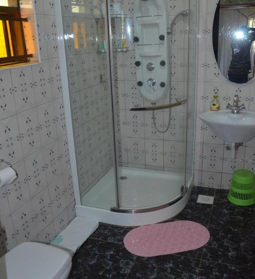 اتاق لوکس, Sheevys Bed N Breakfast